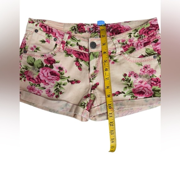 Vanilla Star.   Pink and Cream Jean Shorts with Floral Design - Picture 3 of 5